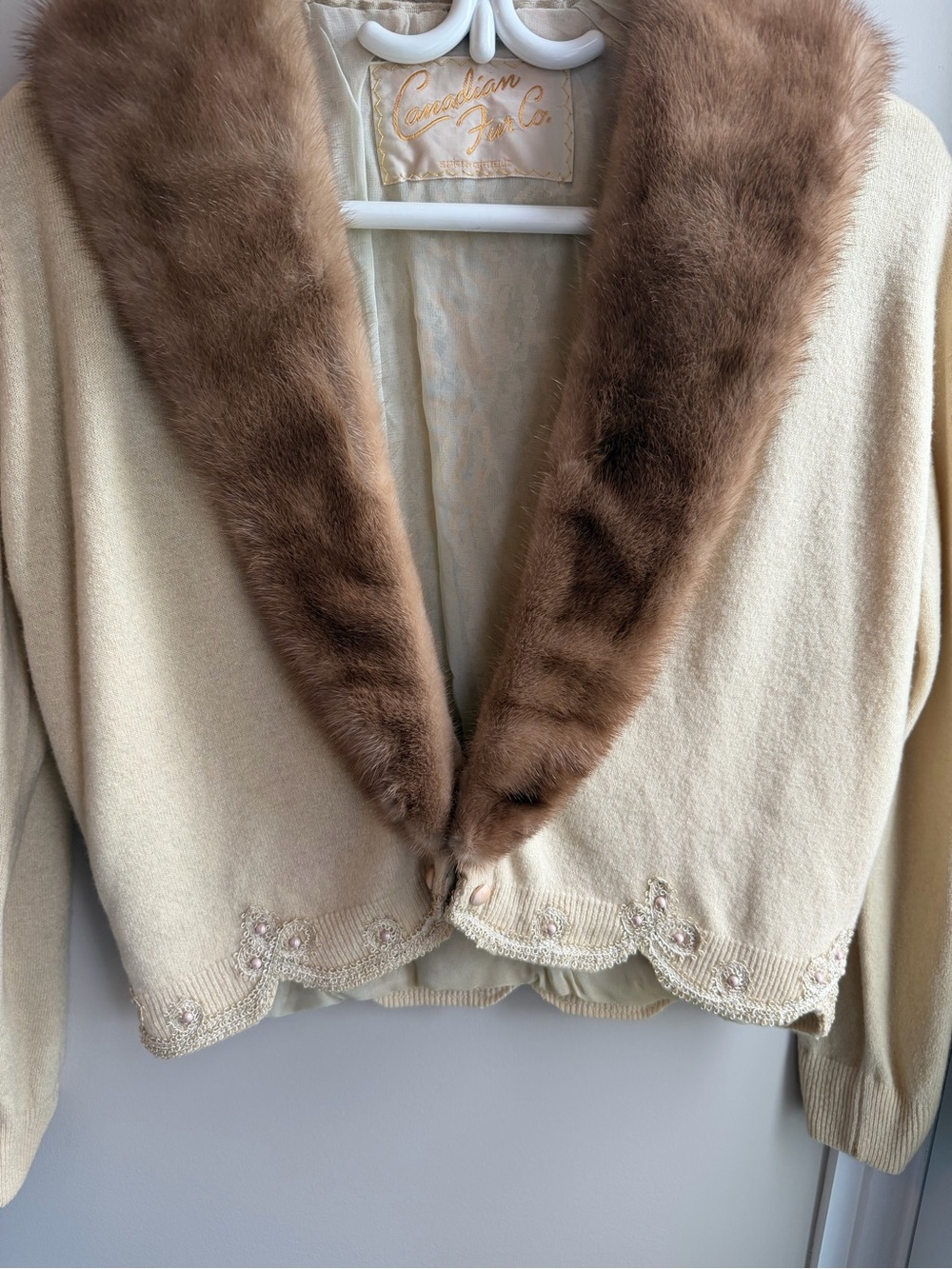 Beautiful Vintage Canadian Fur Co Cashmere Cardigan with Mink collar - Picture 7 of 8